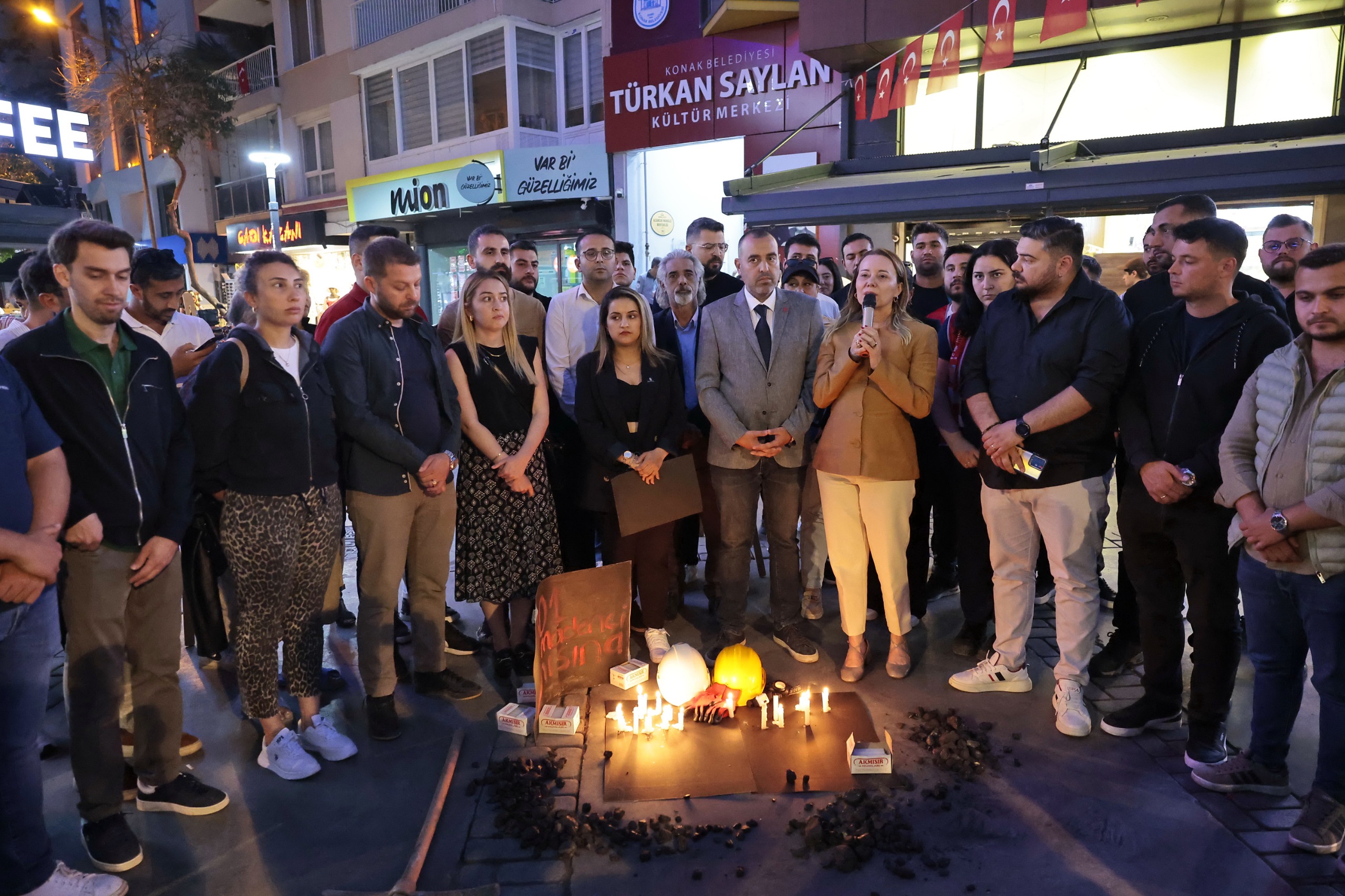 Soma’da hayatını kaybeden 301 madenci Konak’ta anıldı